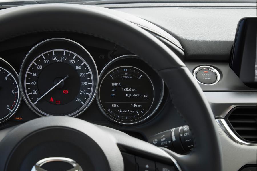 Панель приборов Mazda6 Wagon 2015 года  (фото 38 из 77)